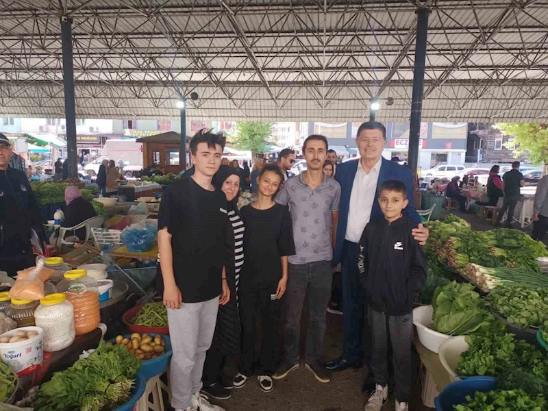 Çocuklardan Başkan Yalçınkaya’ya büyük sevgi
