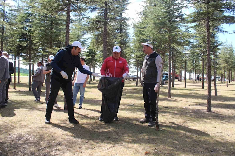 "Daha temiz bir çevre için" çöp topladılar

