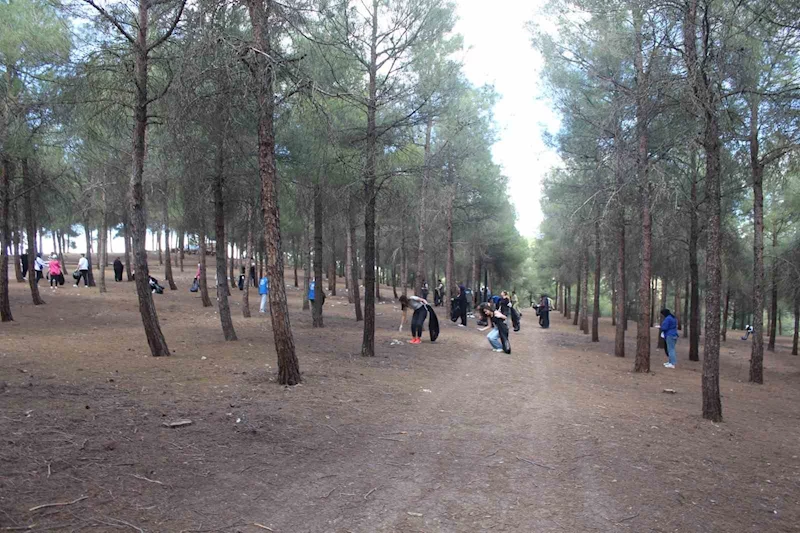 "Daha temiz bir çevre için" çöp topladılar
