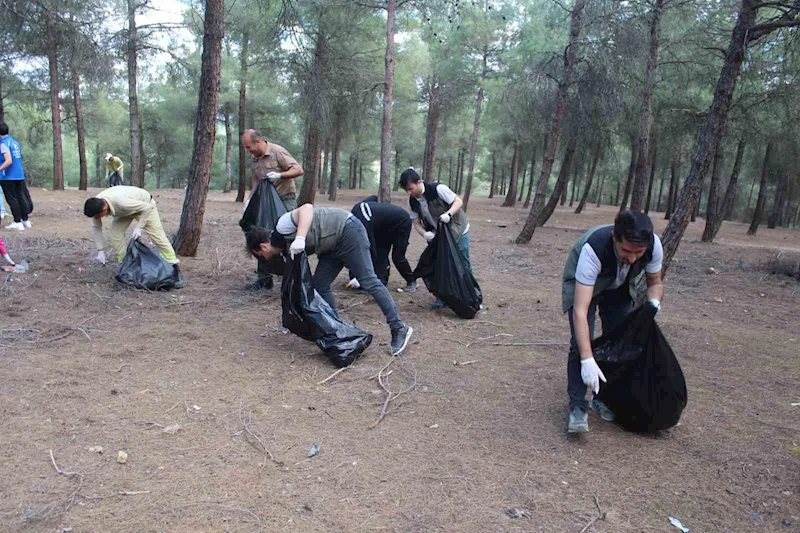 "Daha temiz bir çevre için" çöp topladılar

