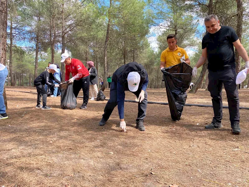 "Daha temiz bir çevre için" çöp topladılar
