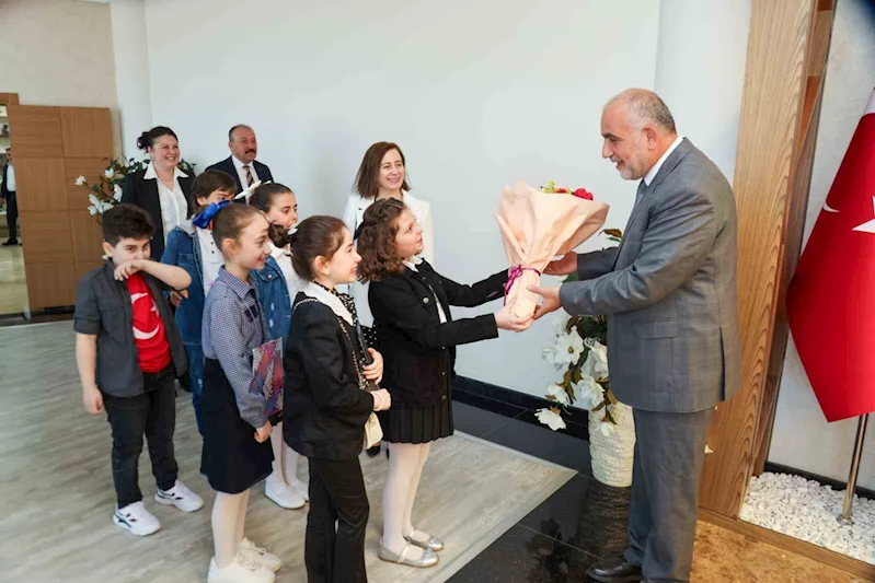 Başkan Sandıkçı: “Çocuklarımızı en iyi şekilde yetiştirmek için var gücümüzle çalışıyoruz”
