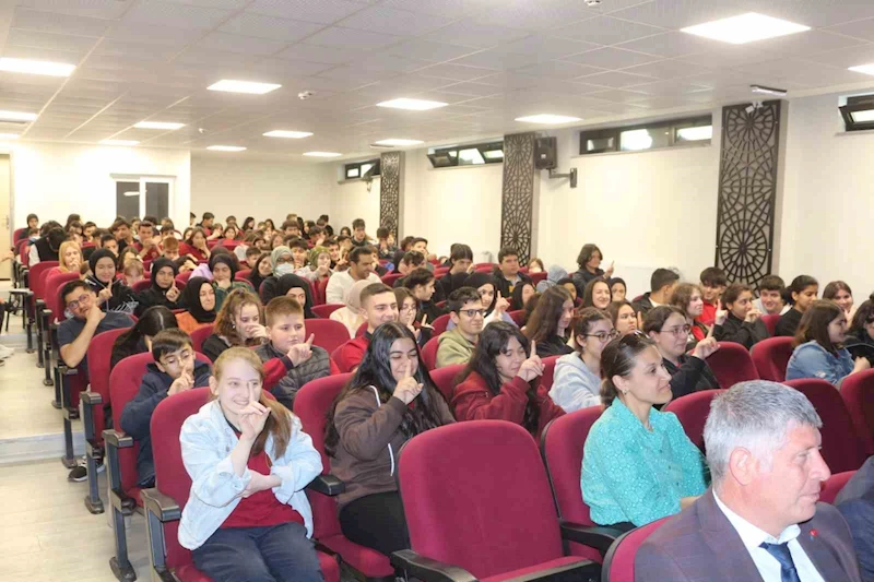 Lise öğrencilerine motivasyon eğitimi verildi
