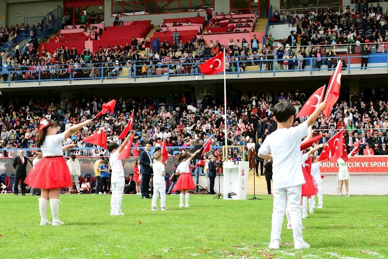 23 Nisan kutlamalarına öğrencilerin gösterileri damga vurdu
