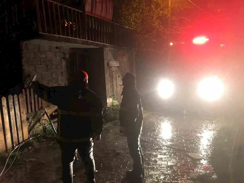 Kastamonu’da çıkan yangında 2 ev kullanılamaz hale geldi
