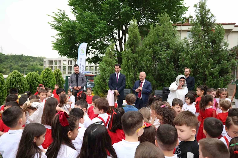 Rektör Sözbir anaokulu öğrencileriyle buluştu
