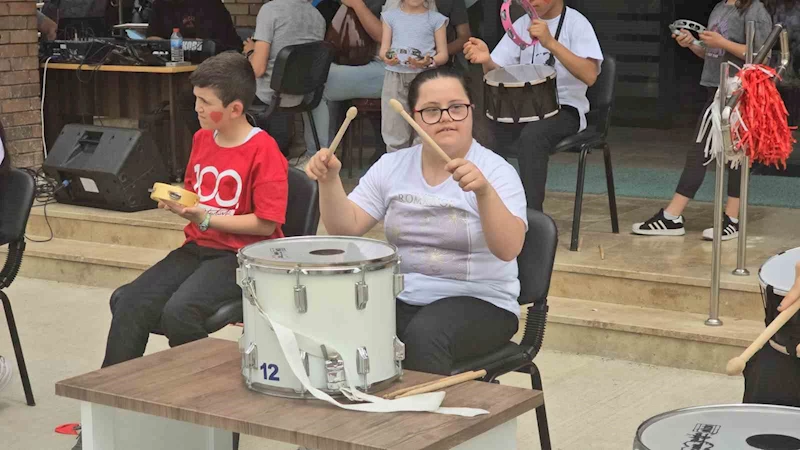 Türkiye’de tek olan kampüste engelli öğrenciler 23 Nisan’ı kutladı
