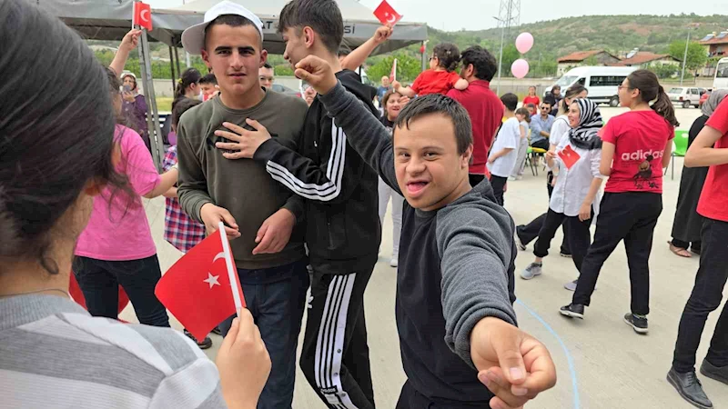 Türkiye’de tek olan kampüste engelli öğrenciler 23 Nisan’ı kutladı
