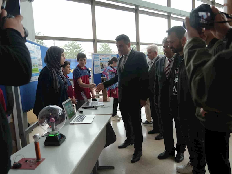 Geleceğin bilim insanlarının projeleri görücüye çıktı
