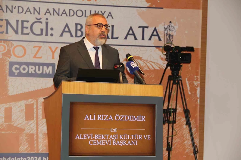 10 ülkeden 77 bilim insanının katıldığı ’İrfan Geleneği’ sempozyumu başladı
