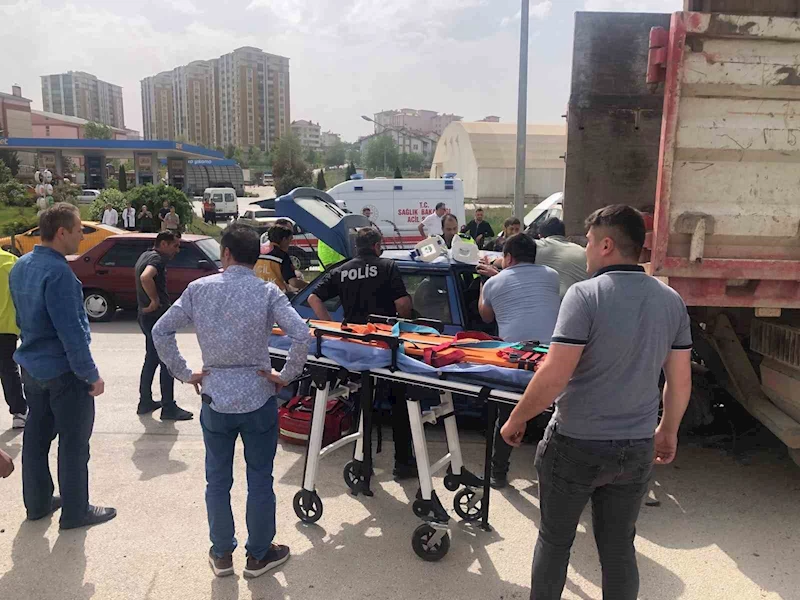 Kastamonu’da otomobil kamyonun altına girdi: 1 ölü, 2 yaralı
