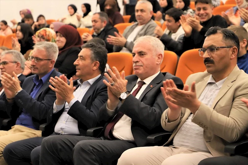 Çoruh Kültür Merkezinde Şiir Gecesi
