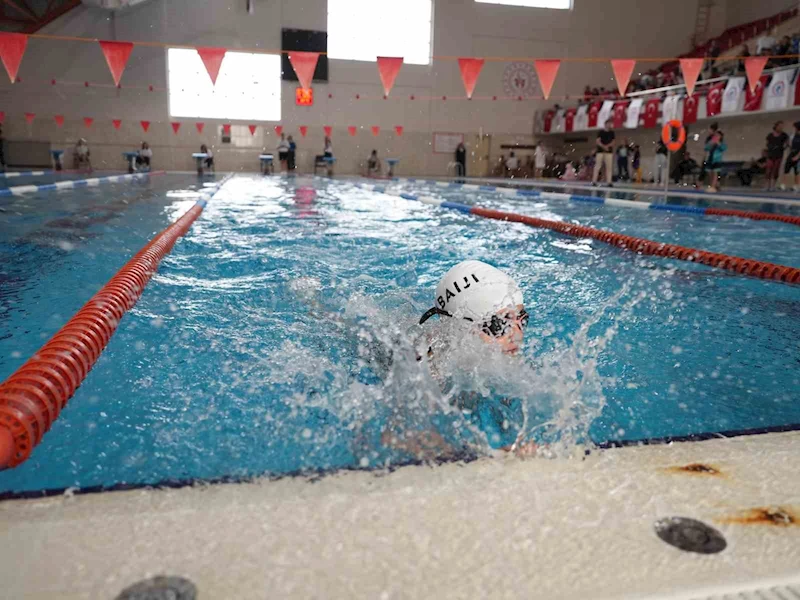 23 Nisan yüzme şenliği yapıldı
