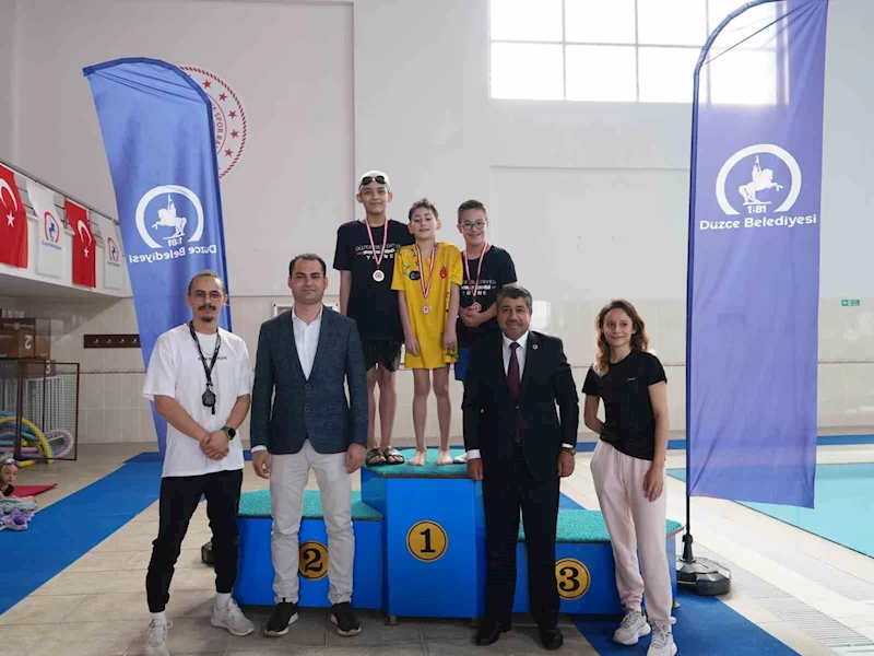 23 Nisan yüzme şenliği yapıldı
