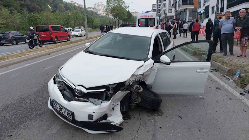 Samsun’da iki otomobil çarpıştı: 2 yaralı
