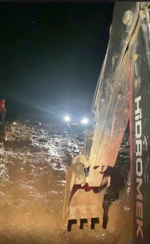 Multat Yaylası’nda aracıyla mahsur kalan Arap turist için seferber oldular
