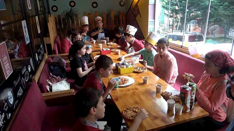 Özel öğrencilerden kendilerine özel pizza
