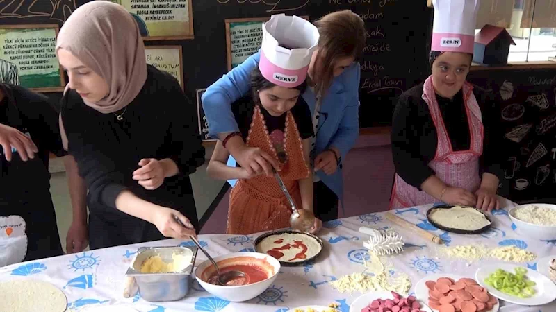 Özel öğrencilerden kendilerine özel pizza
