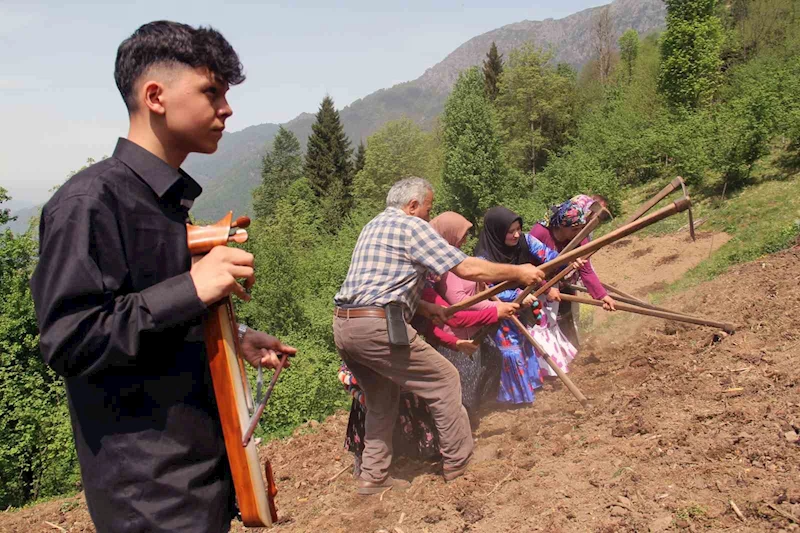 Giresun’un Çanakçı ilçesinde asırlık imece geleneği yaşatılıyor
