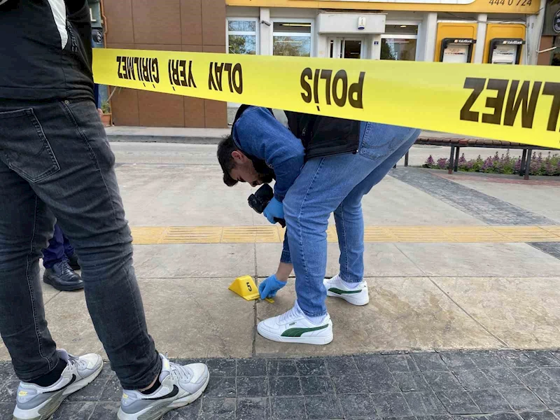 ATM’de sıra bekleme kavgasında silahlar konuştu: 1 yaralı
