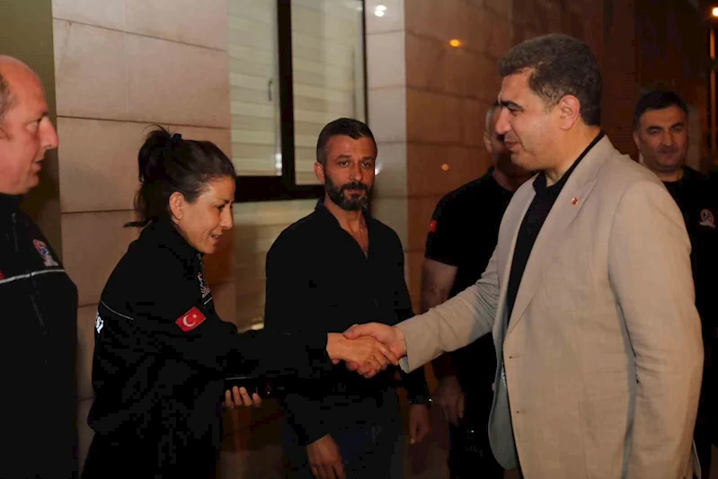 Sahuru ateş savaşçılarıyla birlikte yaptılar
