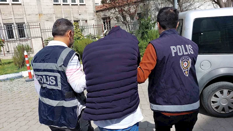 Zincir marketten bir ayda 194 şişe içki çalıp büfelere sattı
