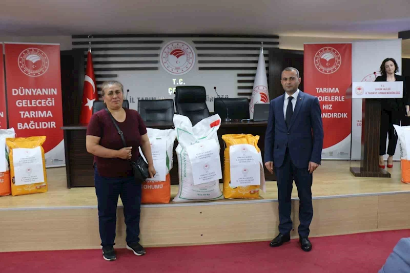 Çorum’da çiftçilere ayçiçek ve nohut tohumu dağıtıldı

