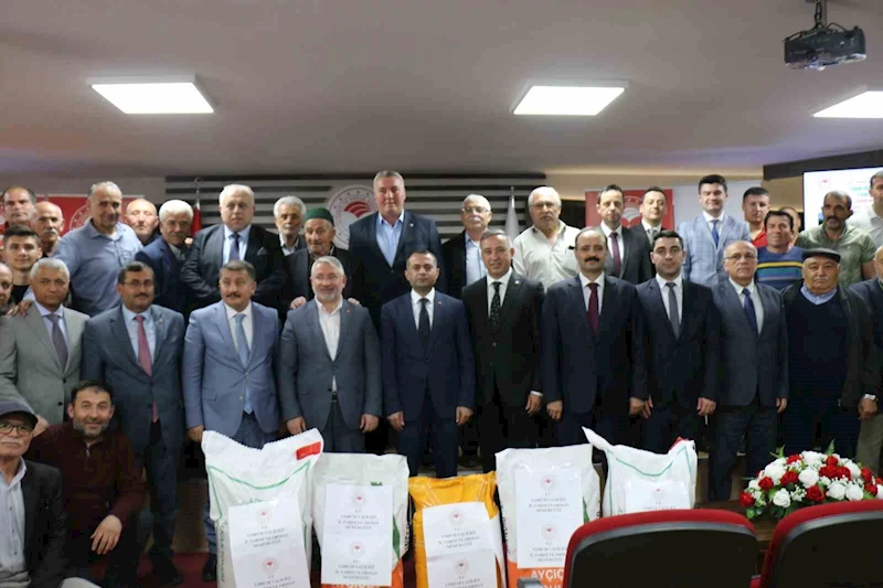 Çorum’da çiftçilere ayçiçek ve nohut tohumu dağıtıldı

