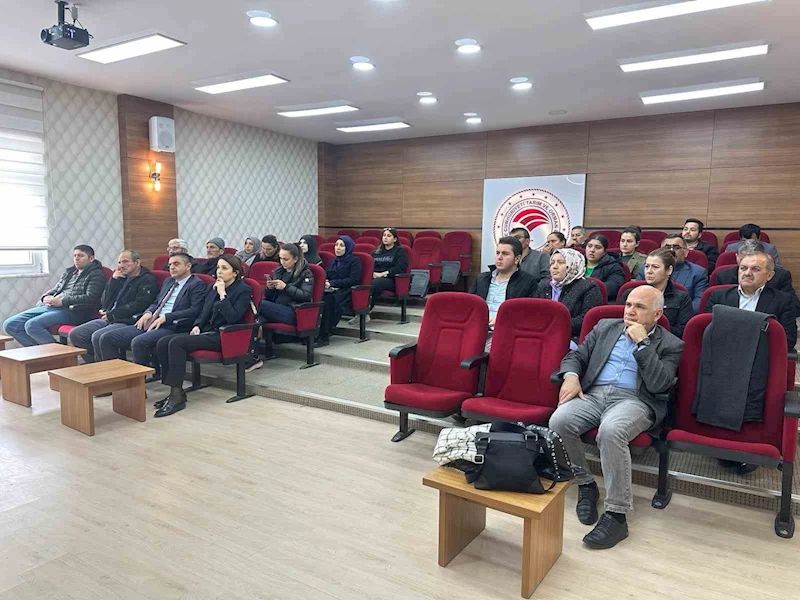 Samsun’da üreticilere çilek yetiştiriciliğinin incelikleri anlatıldı
