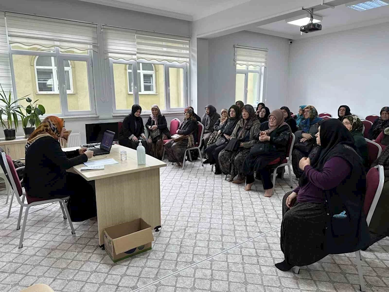 Hacı adayları kutsal yolculuğa hazırlanıyor
