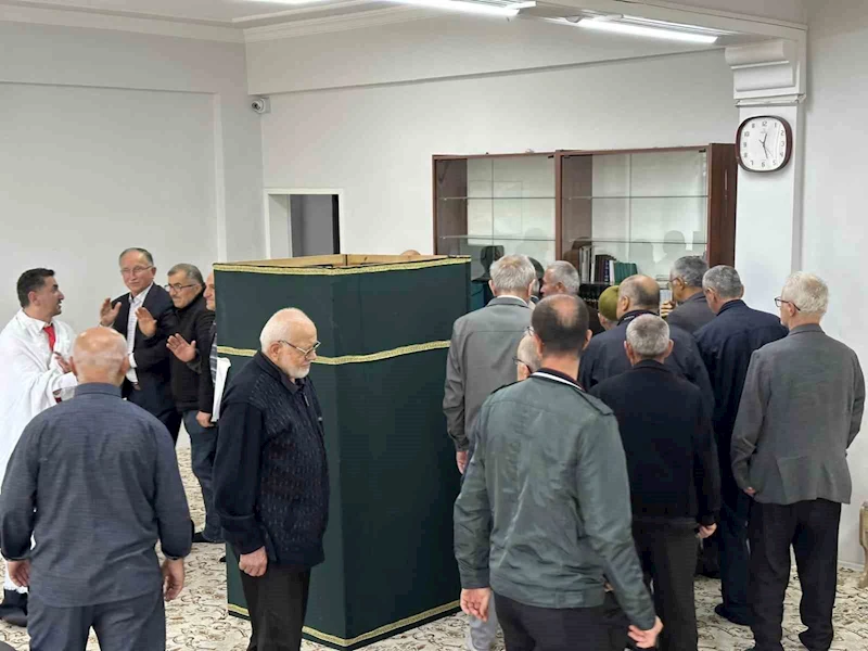 Hacı adayları kutsal yolculuğa hazırlanıyor
