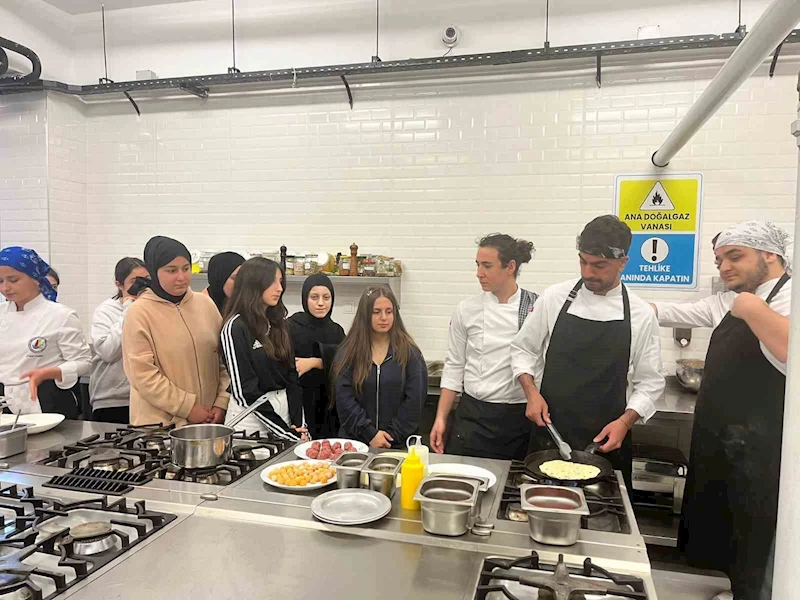 Öğrenciler aşçılık mesleğini öğrendi
