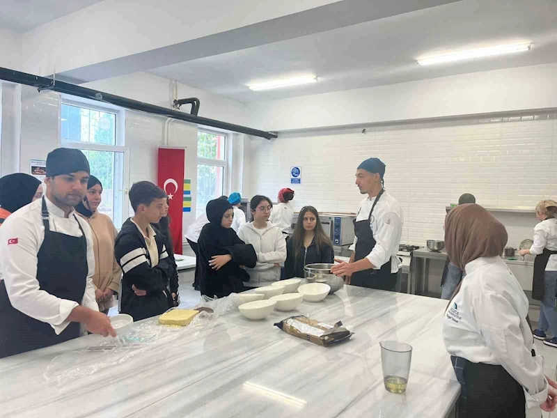 Öğrenciler aşçılık mesleğini öğrendi
