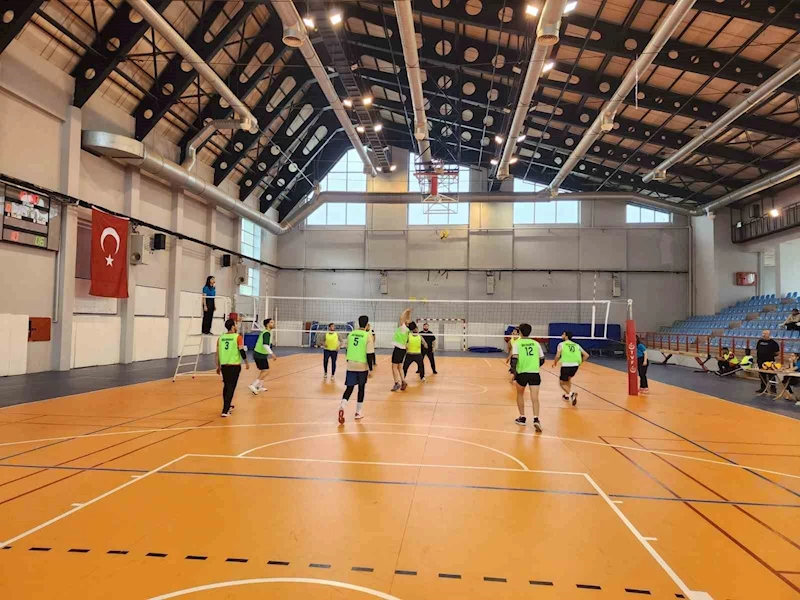 Voleybol heyecanı başladı
