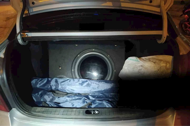 Polis ekipleri trafik kurallarını ihlal eden sürücülere geçit vermiyor
