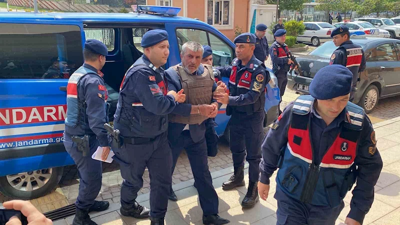 Su faturası için tartıştığı köy muhtarını öldüren şahıs adliyeye sevk edildi
