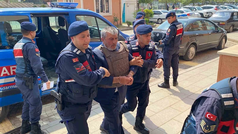 Su faturası için tartıştığı köy muhtarını öldüren şahıs adliyeye sevk edildi
