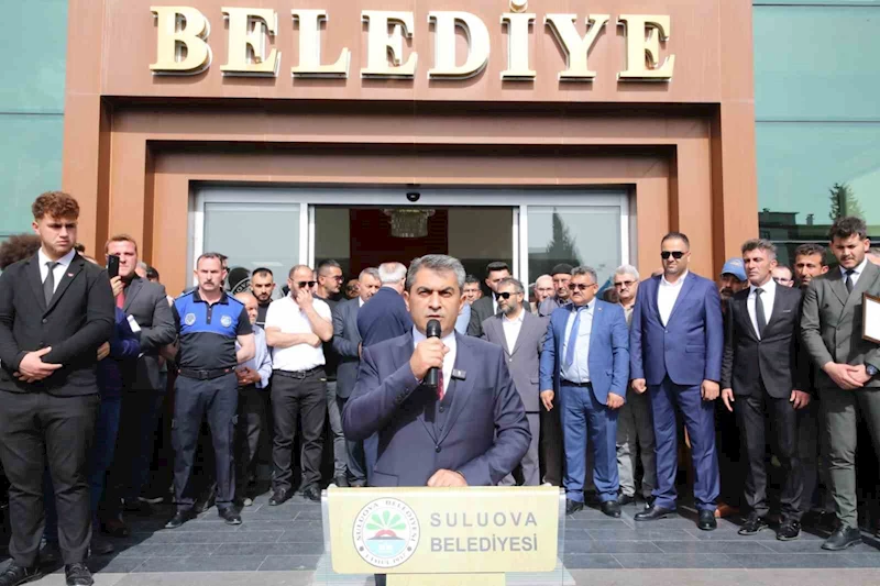 Suluova’nın yeni belediye başkanı Rıfat Uzun mazbatasını aldı
