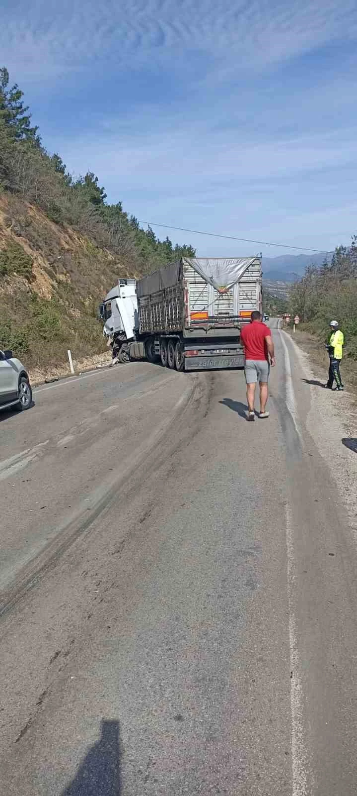 Tokat’ta çekici ile otomobil çarpıştı: 1 yaralı
