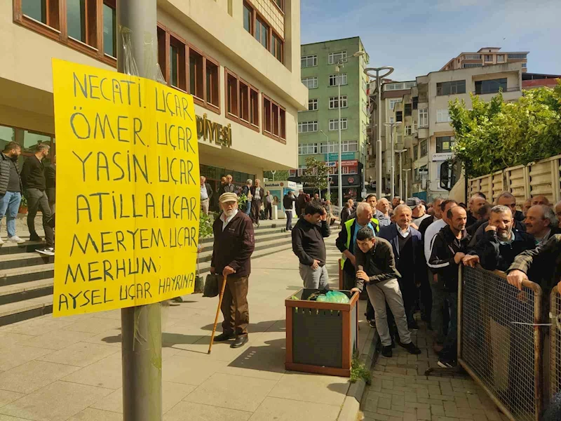 Hayır için bir tır dolusu meyve fidanı dağıttılar
