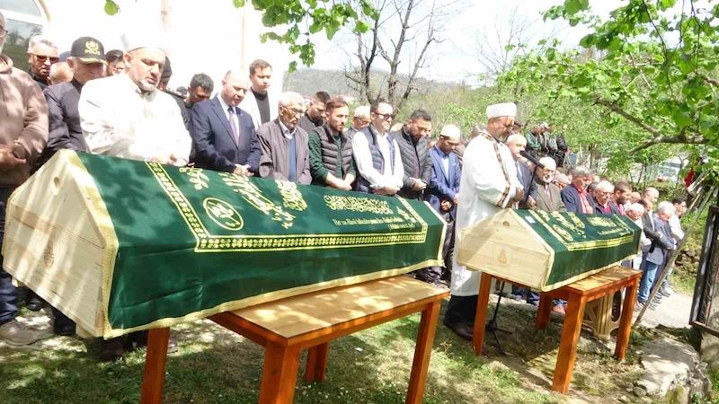 İstanbul’daki yangında hayatını kaybeden baba ve oğlu son yolculuğuna uğurlandı
