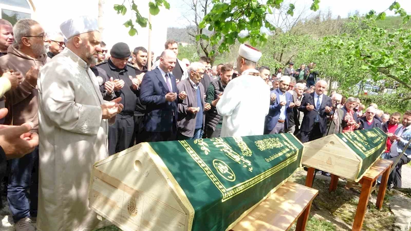 İstanbul’daki yangında hayatını kaybeden baba ve oğlu son yolculuğuna uğurlandı
