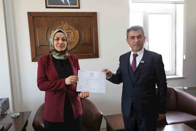 Suluova’nın yeni belediye başkanı Rıfat Uzun mazbatasını aldı
