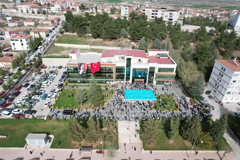 Suluova’nın yeni belediye başkanı Rıfat Uzun mazbatasını aldı
