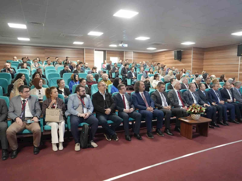 İl Milli Eğitim Müdürü Gümüş: “Çocuklarımız, dijital araçlardan faydalanacak ama asla dijital dünyanın da esiri yapmayacağız”
