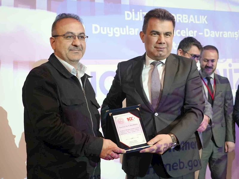 İl Milli Eğitim Müdürü Gümüş: “Çocuklarımız, dijital araçlardan faydalanacak ama asla dijital dünyanın da esiri yapmayacağız”
