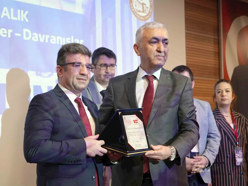 İl Milli Eğitim Müdürü Gümüş: “Çocuklarımız, dijital araçlardan faydalanacak ama asla dijital dünyanın da esiri yapmayacağız”
