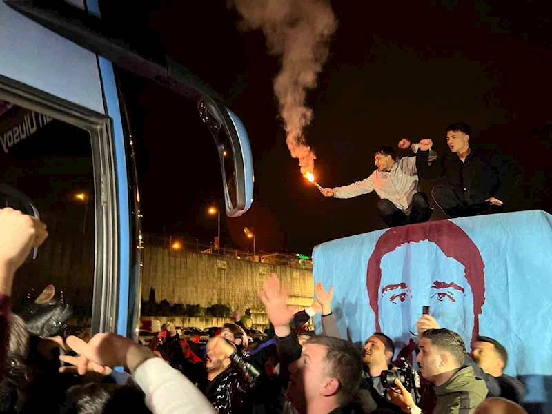 Taraftardan Trabzonspor’a coşkulu karşılama
