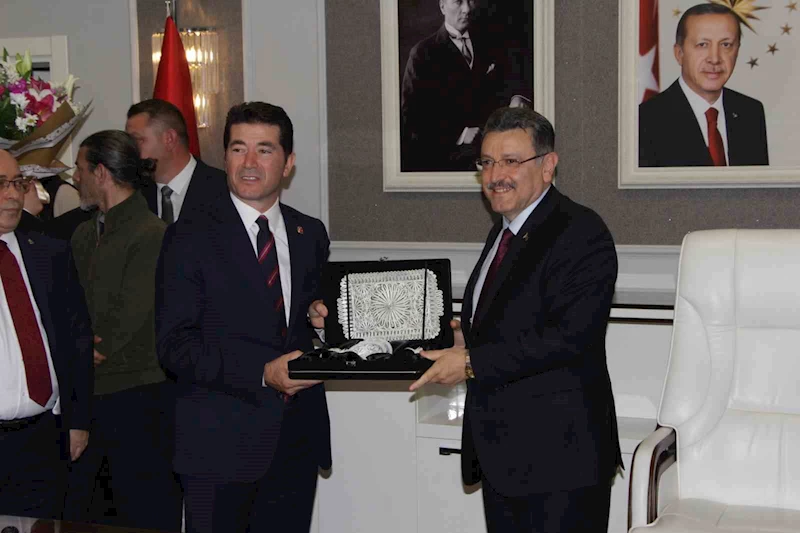 Trabzon Büyükşehir Belediyesi ve Ortahisar Belediyesi’nde devir teslim töreni
