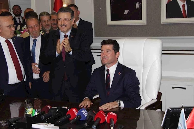 Trabzon Büyükşehir Belediyesi ve Ortahisar Belediyesi’nde devir teslim töreni
